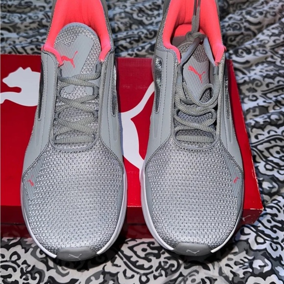 Puma - Picture 2 of 5